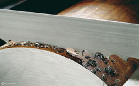 长春带锯床线速度设定过高，为什么会导致带锯条齿尖发热加速锯条的磨损？